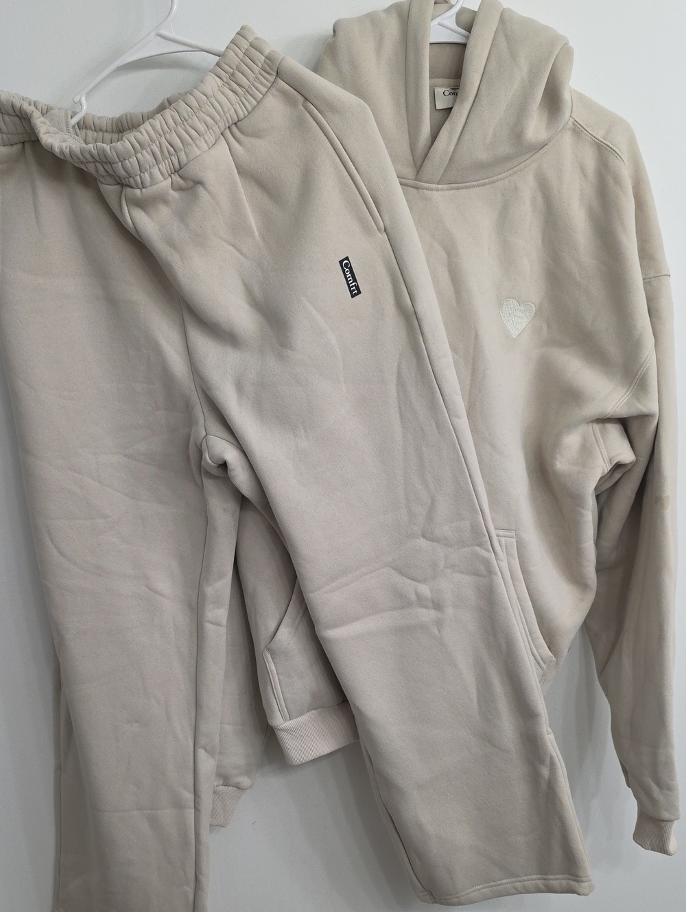 COMFRT Cozy Beige Sweatshirt & Jogger Set with Heart Detail - M